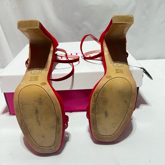 Red Strappy Block Heel Chinese laundry heel - Picture 6 of 7
